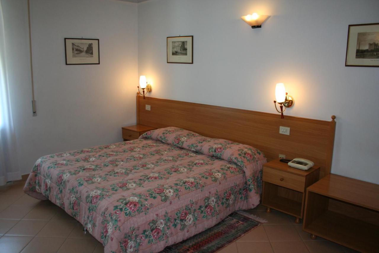 Hotel Castello Mesagne Habitación foto
