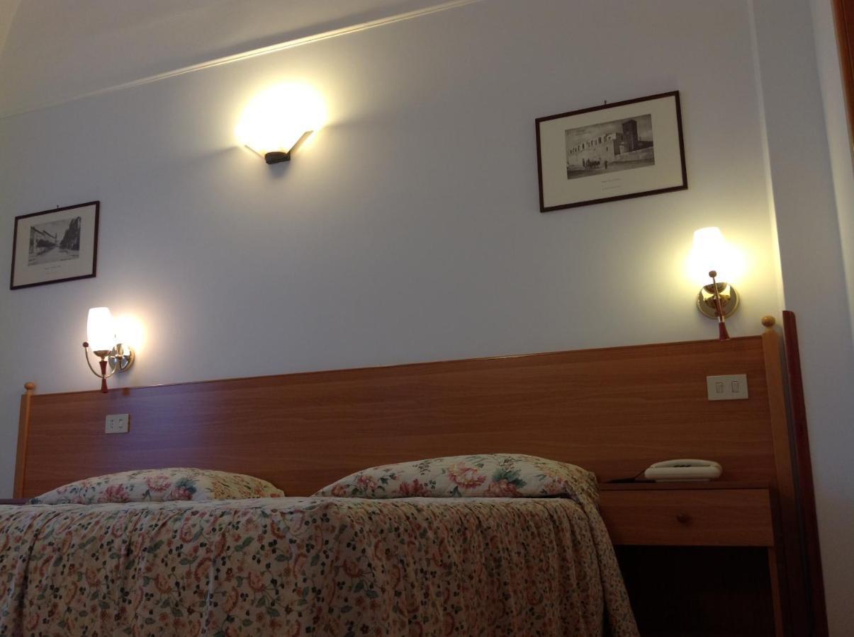 Hotel Castello Mesagne Habitación foto