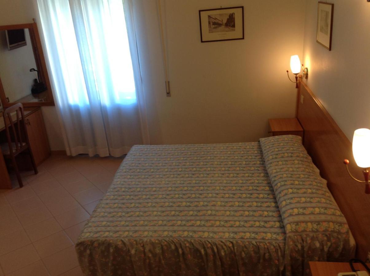 Hotel Castello Mesagne Habitación foto