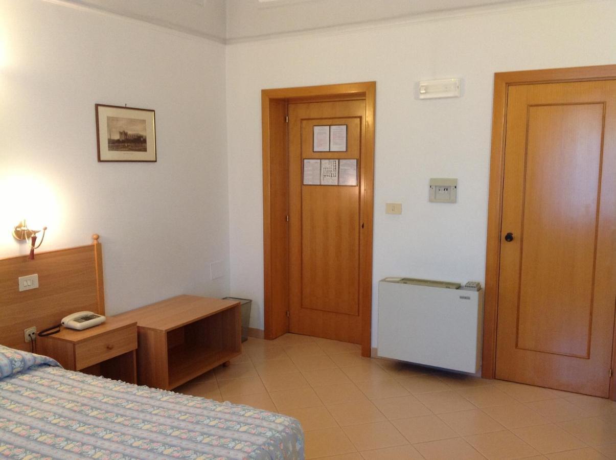 Hotel Castello Mesagne Habitación foto