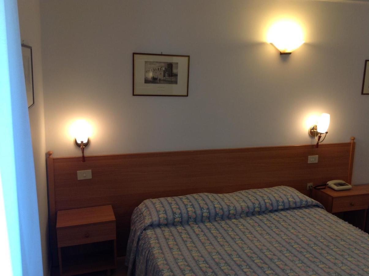 Hotel Castello Mesagne Habitación foto