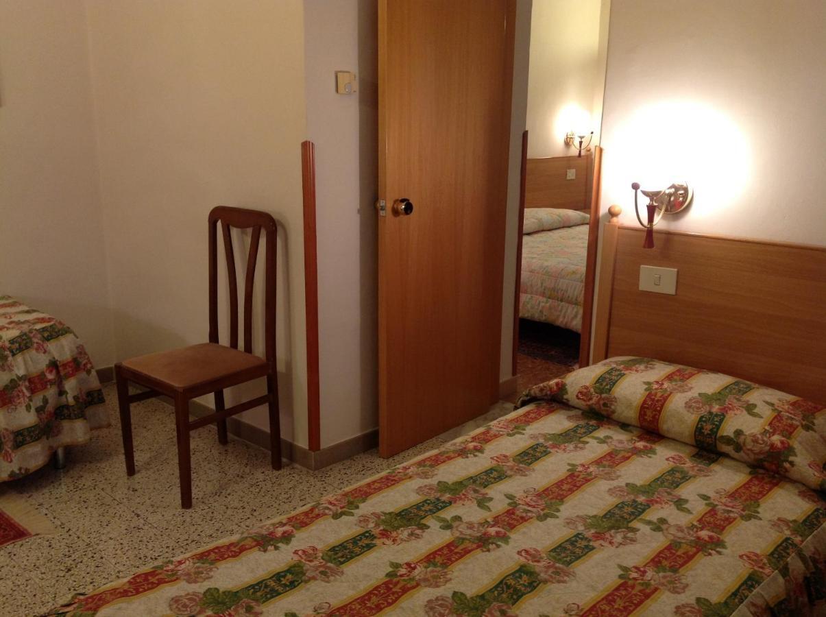 Hotel Castello Mesagne Habitación foto