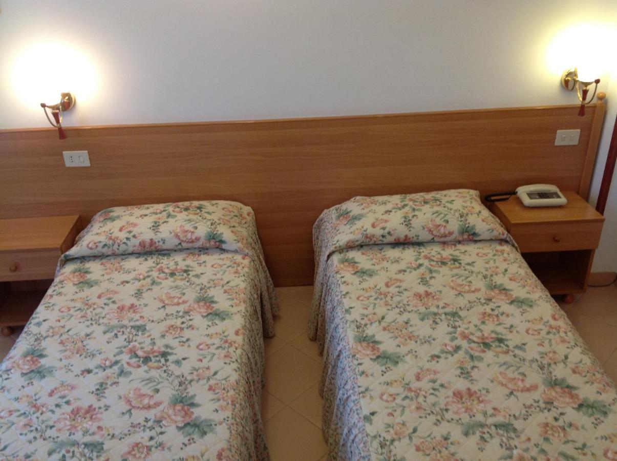 Hotel Castello Mesagne Habitación foto