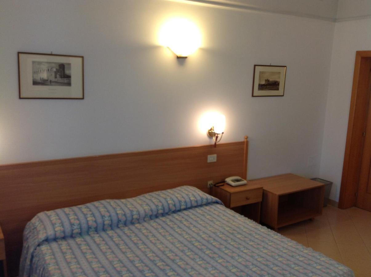 Hotel Castello Mesagne Habitación foto