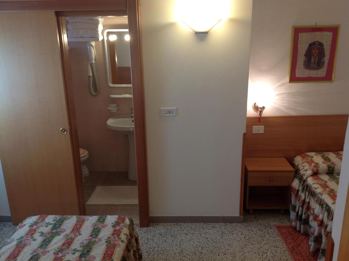 Hotel Castello Mesagne Habitación foto
