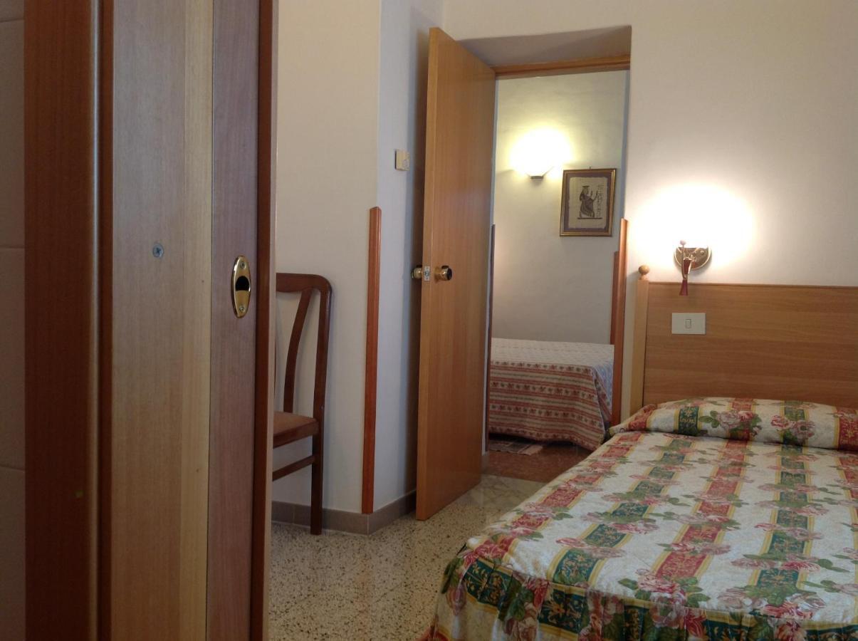 Hotel Castello Mesagne Habitación foto