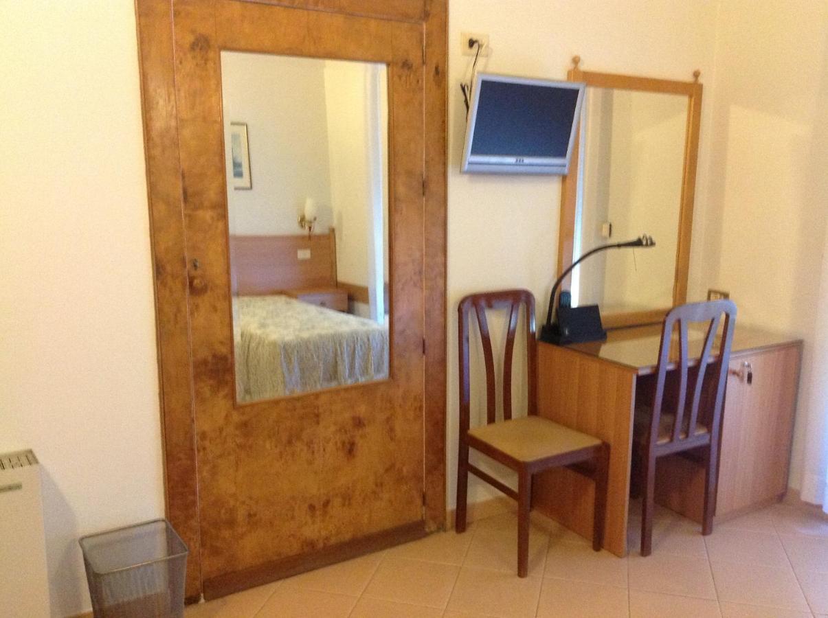 Hotel Castello Mesagne Habitación foto