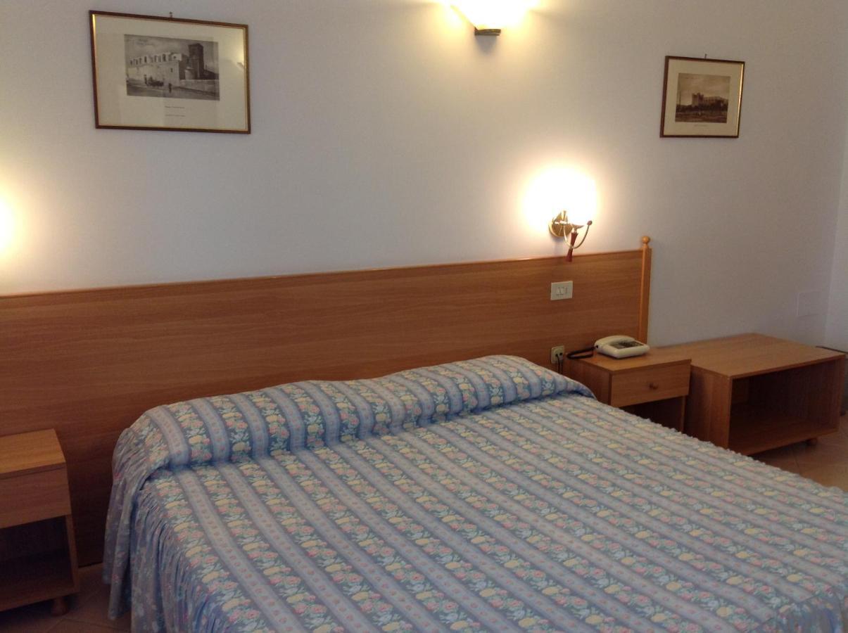 Hotel Castello Mesagne Habitación foto