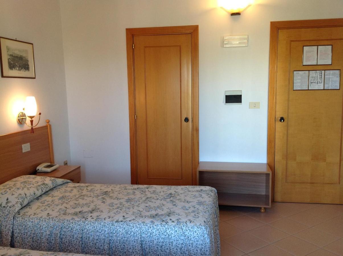 Hotel Castello Mesagne Habitación foto