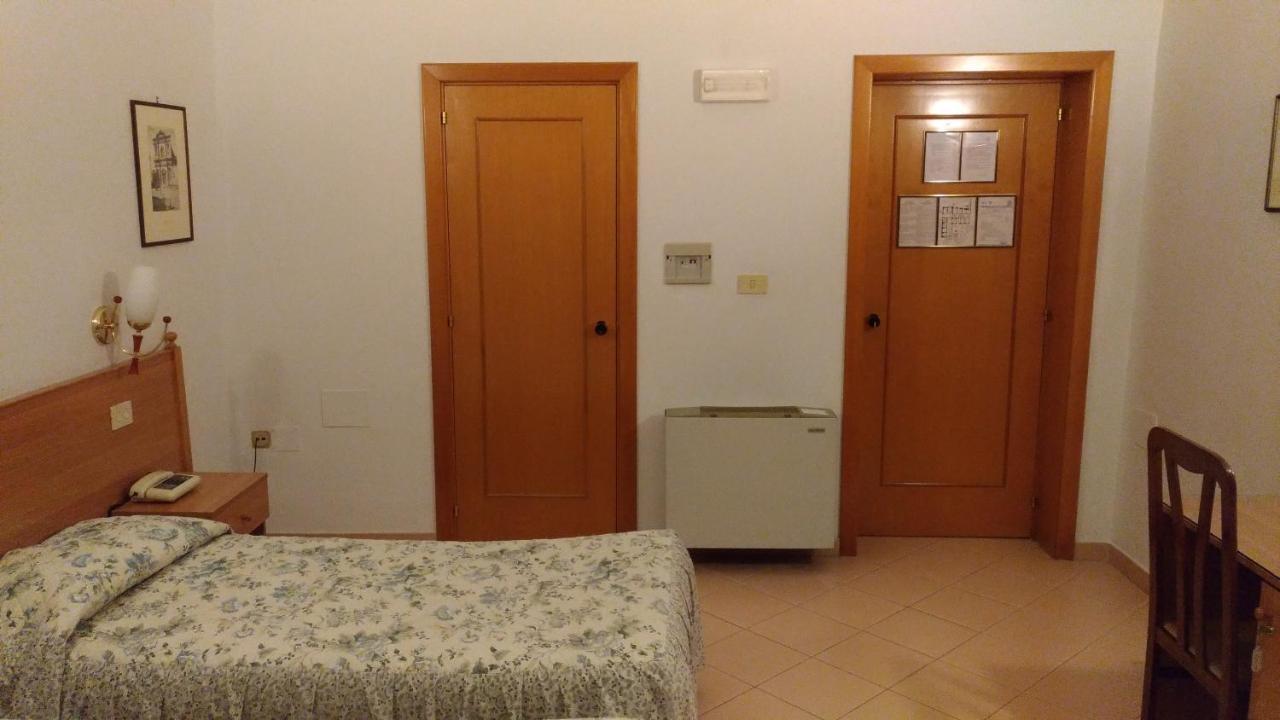 Hotel Castello Mesagne Habitación foto